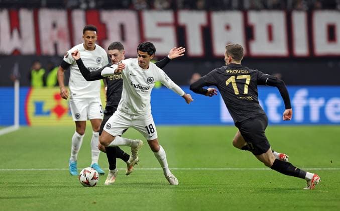 07 11 2024, xovx, Football UEFA Europa League, Eintracht Frankfurt Slavia Prague v l Tuta Eintracht Frankfurt , Christos Zafeiris Slavia Prague , Mo Dahoud Eintracht Frankfurt , Lukas Provod Slavia Prague DFL DFB REGULATIONS PROHIBIT ANY USE OF PHOTOGRAPHS as IMAGE SEQUENCES and or QUASI VIDEO emspor Frankfurt am Main