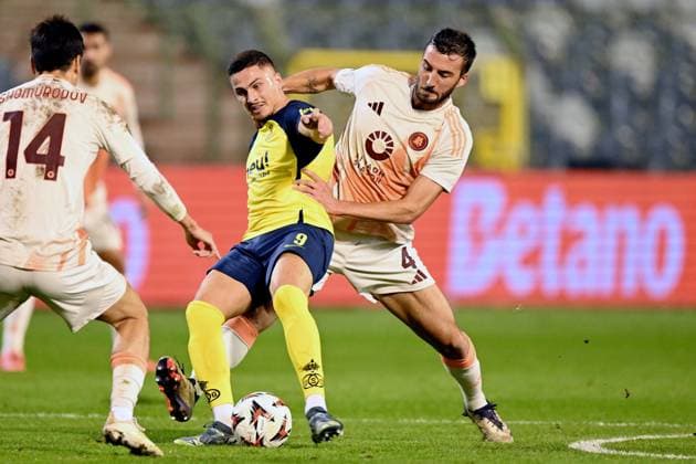 BRUSSELS - (l-r) Franjo Ivanovic of Royale Union Saint-Gilloise, Bryan Cristante of AS Roma during the UEFA Europa League match between R. Union Saint Gillis and AS Roma at the King Baudouin Stadium on Nov. 7, 2024 in Brussels, Belgium. ANP Hollandse Hoogte UEFA Europa League match day 4 2024 25 xVIxANPxSportx xGerritxvanxKeulenxIVx 512910531 originalFilename: 512910531.jpg
