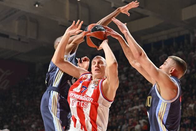 Sport Themen der Woche KW45 Sport Bilder des Tages CRVENA ZVEZDA vs ALBA BERLIN DEJAN DAVIDOVAC Red Star basketball player at the Euroleague match against Alba Berlin in the Aleksandar Nikolic hall, Belgrade 07.11.2024. MN press Photo Basketball, Red Star, Euroleague, Alba Berlin Belgrade Aleksandar Nikolic hall Serbia Copyright: xMarkoxMetlas xMNxPressx