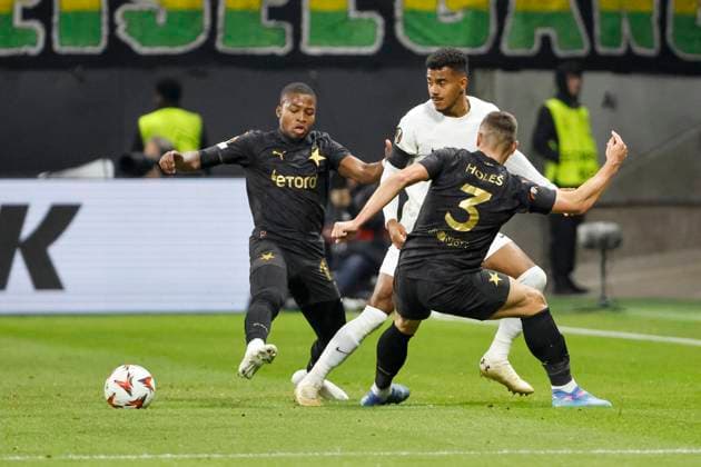 Simion Michez Slavia Prague, 14 , Ansgar Knauff Eintracht Frankfurt, 36 and Tomas Holes Slavia Prague, 03 fighting for the ball , Football, UEFA Europa League, Matchday 4, 2024 2025, Eintracht Frankfurt vs Slavia Prague, 07 11 2024, Frankfurt Stadion, Frankfurt am Main, Germany Frankfurt am Main Frankfurt Stadion Hessen Germany Copyright: xGrantxHubbsx