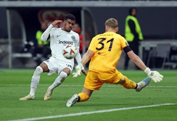 07 11 2024, xovx, Football UEFA Europa League, Eintracht Frankfurt Slavia Prague v l Ansgar Knauff Eintracht Frankfurt , Antonin Kinsky Slavia Prague DFL DFB REGULATIONS PROHIBIT ANY USE OF PHOTOGRAPHS as IMAGE SEQUENCES and or QUASI VIDEO emspor Frankfurt am Main