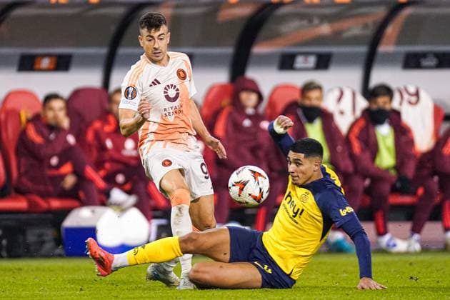 2024-11-07 R. Union Saint-Gilloise v AS Roma - UEFA Europa League 2024 25 League Phase MD4 BRUSSELS, BELGIUM - NOVEMBER 7: Stephan El Shaarawy of AS Roma, Anan Khalaili of R. Union Saint-Gilloise battle for the ball during the UEFA Europa League 2024 25 League Phase MD4 match between R. Union Saint-Gilloise and AS Roma at King Baudouin Stadium on November 7, 2024 in Brussels, Belgium. (Photo by Joris Verwijst BSR Agency) Brussels Belgium Content not available for redistribution in The Netherlands directly or indirectly through any third parties. Copyright: xBSRxAgencyx