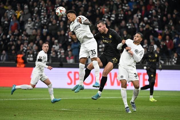 07 11 2024, xjhx, Football UEFA Europa League, Eintracht Frankfurt Slavia Prague emspor, v l Tuta Eintracht Frankfurt Tomas Chory SK Slavia Prague Nnamdi Collins Eintracht Frankfurt Zweikampf, Aktion, action, battle for the ball UEFA REGULATIONS PROHIBIT ANY USE OF PHOTOGRAPHS as IMAGE SEQUENCES and or QUASI VIDEO Frankfurt am Main