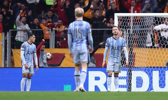James Maddison of Tottenham Hotspur shows a look of dejection after Victor Osimhen of Galatasaray scores a goal to make the score 3-1 Galatasaray v Tottenham Hotspur, UEFA Europa League, Group Stage, Football, RAMS Park, Istanbul, Turkiye - 07 Nov 2024 EDITORIAL USE ONLY No use with unauthorised audio, video, data, fixture lists, club league logos or live services. Online in-match use limited to 120 images, no video emulation. No use in betting, games or single club league player publications. Copyright: xRaddadxJebarah Shutterstockx 14877992ba