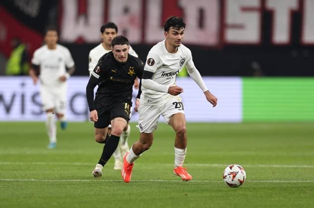 07 11 2024, Football UEFA Europa League, Eintracht Frankfurt SK Slavia Prague, emonline, emspor, v l , Christos Zafeiris SK Slavia Praha , Can Uzun Eintracht Frankfurt DFL DFB REGULATIONS PROHIBIT ANY USE OF PHOTOGRAPHS AS IMAGE SEQUENCES AND OR QUASI VIDEO xdcx Copyright: HMBxMedia Claus