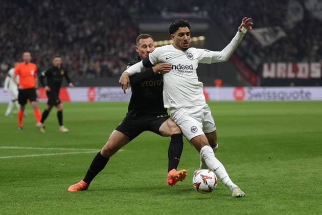Frankfurt, 7 November 2024 UEFA Europa Legue 2024 25 Eintracht Frankfurt Slavia Praha v l , Jan Boril SK Slavia Praha , Omar Marmoush Eintracht Frankfurt , Zweikampf, Action, Aktion, Battles for the Ball DFL DFB REGULATIONS PROHIBIT ANY USE OF PHOTOGRAPHS as IMAGE SEQUENCES and or QUASI VIDEO Copyright: JoaquimxFerreira