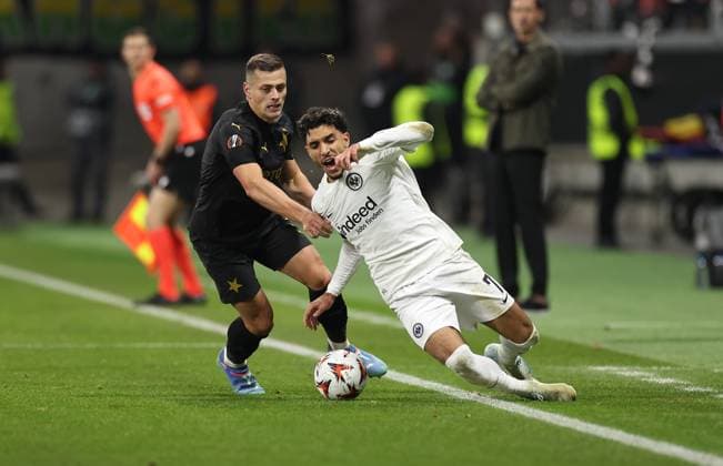 07 11 2024, Football UEFA Europa League, Eintracht Frankfurt SK Slavia Prague, emonline, emspor, v l , Tomas Holes SK Slavia Praha , Omar Marmoush Eintracht Frankfurt DFL DFB REGULATIONS PROHIBIT ANY USE OF PHOTOGRAPHS AS IMAGE SEQUENCES AND OR QUASI VIDEO xdcx Copyright: HMBxMedia Claus