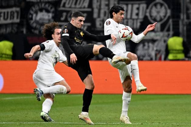 Soccer UEFA Europa League matchday 4 Eintracht Frankfurt Rigas FS on 24 10 2024 at Deutsche Bank Park in Frankfurt Christos Zafeiris Prague , left Mahmoud Dahoud Frankfurt , right xJKx