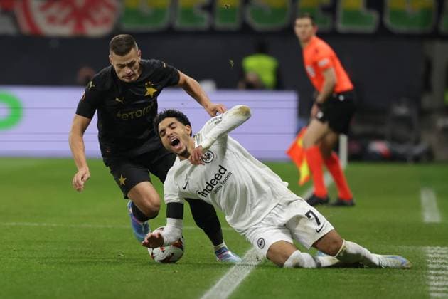 Frankfurt, 7 November 2024 UEFA Europa Legue 2024 25 Eintracht Frankfurt Slavia Praha v l , Tomas Holes SK Slavia Praha , Omar Marmoush Eintracht Frankfurt , Zweikampf, Action, Aktion, Battles for the Ball DFL DFB REGULATIONS PROHIBIT ANY USE OF PHOTOGRAPHS as IMAGE SEQUENCES and or QUASI VIDEO Copyright: JoaquimxFerreira