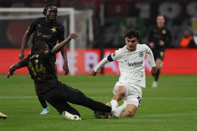 Frankfurt, 7 November 2024 UEFA Europa Legue 2024 25 Eintracht Frankfurt Slavia Praha v l , Simion Michez SK Slavia Praha , Can Yilmaz Uzun Eintracht Frankfurt , Zweikampf, Action, Aktion, Battles for the Ball DFL DFB REGULATIONS PROHIBIT ANY USE OF PHOTOGRAPHS as IMAGE SEQUENCES and or QUASI VIDEO Copyright: JoaquimxFerreira