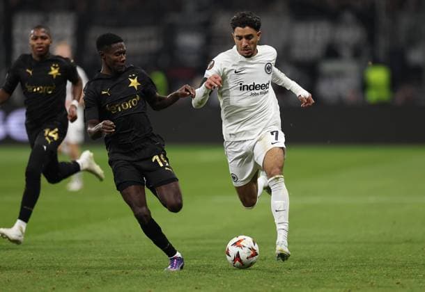 07 11 2024, Football UEFA Europa League, Eintracht Frankfurt SK Slavia Prague, emonline, emspor, v l , Oscar SK Slavia Praha , Omar Marmoush Eintracht Frankfurt DFL DFB REGULATIONS PROHIBIT ANY USE OF PHOTOGRAPHS AS IMAGE SEQUENCES AND OR QUASI VIDEO xdcx Copyright: HMBxMedia Claus