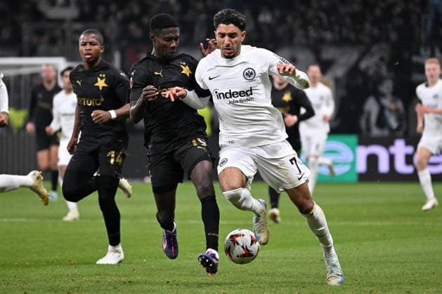 Soccer UEFA Europa League Matchday 4 Eintracht Frankfurt Rigas FS on 24 10 2024 at Deutsche Bank Park in Frankfurt Oscar Dorley Prague , left Omar Marmoush Frankfurt , right xJKx