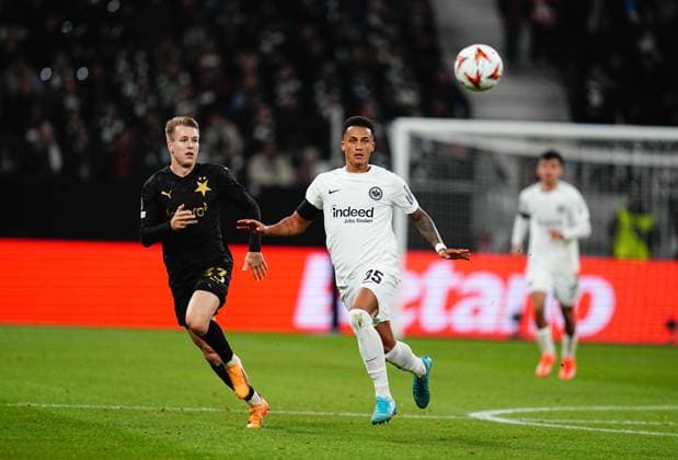 Europa League Round 4: Eintracht Frankfurt versus SK Slavia Prague November 07 2024: Tuta of Eintracht Frankfurt controls the ball during a Europa League Round 4 game, Eintracht Frankfurt versus SK Slavia Prague, at Deutsche Bank Park, Frankfurt, Germany. Ulrik Pedersen CSM (Credit Image: Â Ulrik Pedersen Cal Media) Frankfurt Germany EDITORIAL USE ONLY Copyright: xx ZUMA-20241107_zma_c04_002.jpg UlrikxPedersenx csmphotothree315879