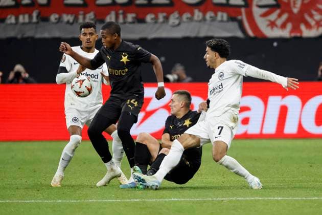 Ansgar Knauff Eintracht Frankfurt, 36 , Simion Michez Slavia Prague, 14 , Tomas Holes Slavia Prague, 03 and Omar Marmoush Eintracht Frankfurt, 07 fighting for the ball , Football, UEFA Europa League, Matchday 4, 2024 2025, Eintracht Frankfurt vs Slavia Prague, 07 11 2024, Frankfurt Stadion, Frankfurt am Main, Germany Frankfurt am Main Frankfurt Stadion Hessen Germany Copyright: xGrantxHubbsx