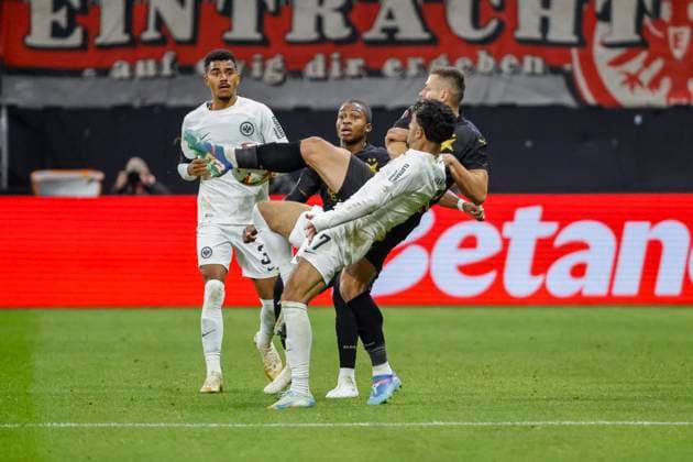 Ansgar Knauff Eintracht Frankfurt, 36 , Simion Michez Slavia Prague, 14 , Tomas Holes Slavia Prague, 03 and Omar Marmoush Eintracht Frankfurt, 07 fighting for the ball , Football, UEFA Europa League, Matchday 4, 2024 2025, Eintracht Frankfurt vs Slavia Prague, 07 11 2024, Frankfurt Stadion, Frankfurt am Main, Germany Frankfurt am Main Frankfurt Stadion Hessen Germany Copyright: xGrantxHubbsx