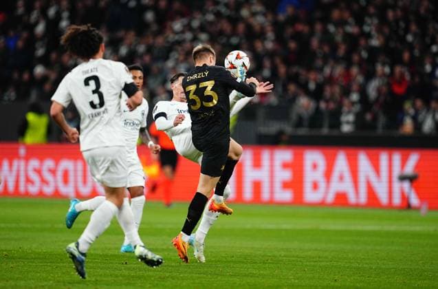 November 07 2024: Robin Koch of Eintracht Frankfurt controls the ball during a Europa League Round 4 game, Eintracht Frankfurt versus SK Slavia Prague, at Deutsche Bank Park, Frankfurt, Germany. CSM Frankfurt Germany - ZUMAc04_ 20241107_zma_c04_016 Copyright: xUlrikxPedersenx