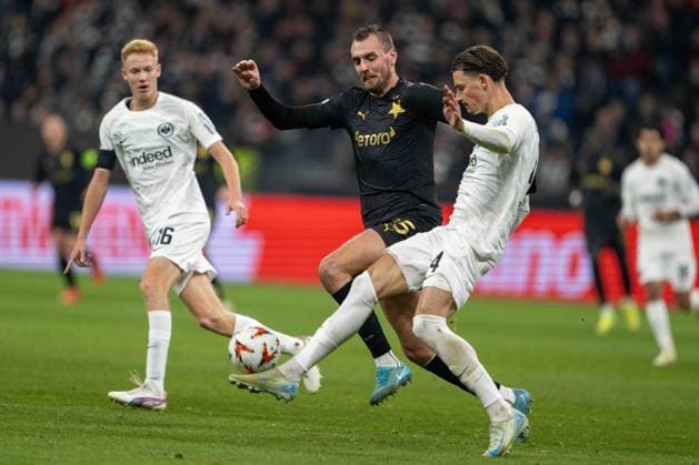 Robin Koch Eintracht Frankfurt Tomas Chory Slavia Prague battle for the ball during the UEFA Europa League 2024 25 League Phase MD4 match between Eintracht Frankfurt v SK Slavia Praha at Deutsche Bank Park on November 7, 2024 in Frankfurt am Main, Germany not used in POL SRB CRO FRA GBR NED ITA USA Defodi 747 747 20241107 EFSlPr 000000074 Defodi-747 not used in POL SRB CRO FRA GBR NED ITA USA