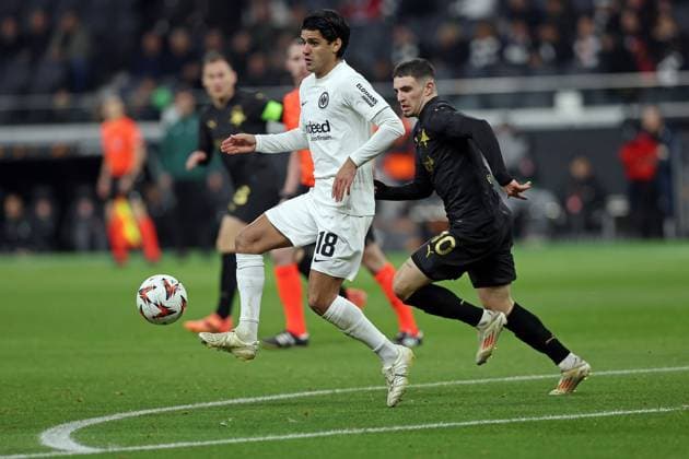 07 11 2024, xovx, Football UEFA Europa League, Eintracht Frankfurt Slavia Prague v l Mo Dahoud Eintracht Frankfurt , Christos Zafeiris Slavia Prague DFL DFB REGULATIONS PROHIBIT ANY USE OF PHOTOGRAPHS as IMAGE SEQUENCES and or QUASI VIDEO emspor Frankfurt am Main