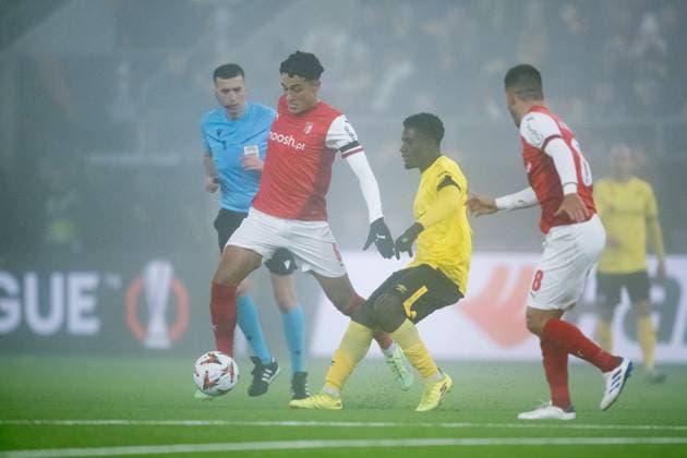 241107 Vitor Carvalho of Braga and Michael Baidoo of Elfsborg during the Europa League match between Elfsborg and Braga on November 7, 2024 in Boras Photo Jörgen Jarnberger BILDBYRAN COP 112 JJ0415 fotboll football soccer fotball uefa europa league europa league elfsborg braga bbeng  Copyright: JÖRGENxJARNBERGER BB241107JJ035