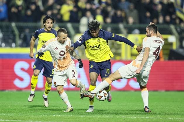 AS Roma s Angelino, Union s Kevin Rodriguez and AS Roma s Bryan Cristante fight for the ball during a soccer game between Belgian Royale Union Saint-Gilloise and Italian club AS Roma in Brussels, on Thursday 07 November 2024, on day 4 8 of the League phase of the UEFA Europa League tournament. BRUNOxFAHY  x104830881x