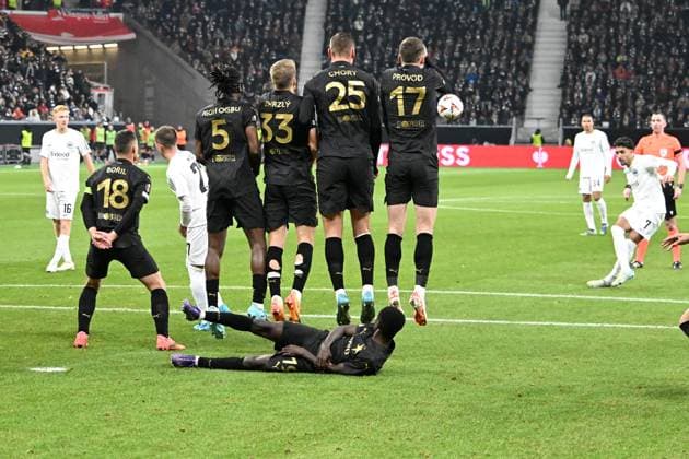 07 11 2024, xsltx, Football UEFA Europa League, Eintracht Frankfurt Slavia Prague emspor, v l Omar Marmoush Eintracht Frankfurt erzielt das Tor zum scores the goal 1 0 DFL DFB REGULATIONS PROHIBIT ANY USE OF PHOTOGRAPHS as IMAGE SEQUENCES and or QUASI VIDEO Frankfurt am Main