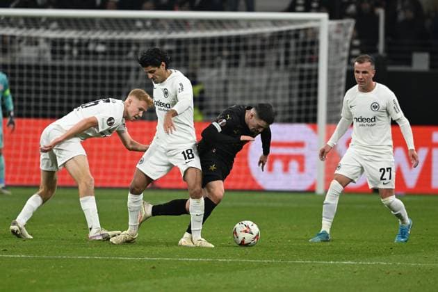 07 11 2024, xsltx, Football UEFA Europa League, Eintracht Frankfurt Slavia Prague emspor, v l Hugo Larsson Eintracht Frankfurt Mahmoud Dahoud Eintracht Frankfurt Christos Zafeiris SK Slavia Prague Mario Götze Goetze Eintracht Frankfurt Zweikampf, Aktion, action, battle for the ball DFL DFB REGULATIONS PROHIBIT ANY USE OF PHOTOGRAPHS as IMAGE SEQUENCES and or QUASI VIDEO Frankfurt am Main