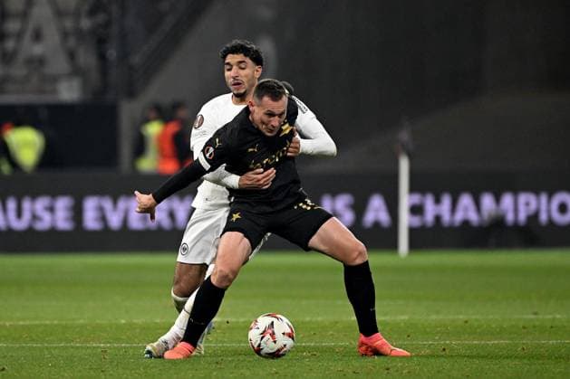 07 11 2024, xjhx, Football UEFA Europa League, Eintracht Frankfurt Slavia Prague emspor, v l Jan Boril SK Slavia Prague Omar Marmoush Eintracht Frankfurt duel, action, action, battle for the ball UEFA REGULATIONS PROHIBIT ANY USE OF PHOTOGRAPHS as IMAGE SEQUENCES and or QUASI VIDEO Frankfurt am Main
