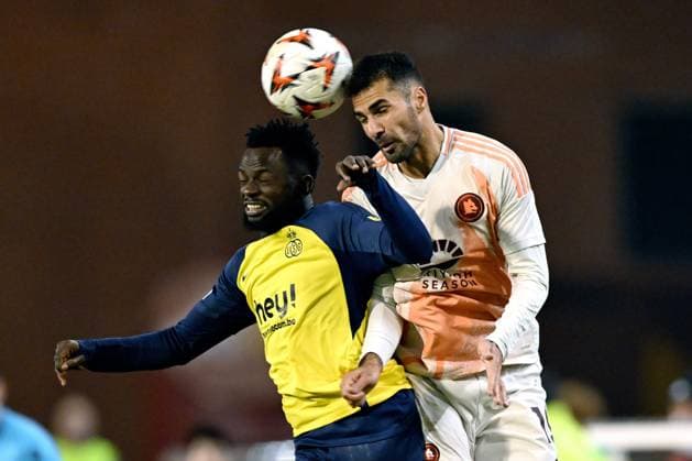 BRUSSELS - (l-r) Ousseynou Niang of Royale Union Saint-Gilloise, Zeki Celik of AS Roma during the UEFA Europa League match between R. Union Saint-Gilles and AS Roma at the King Baudouin Stadium on Nov. 7, 2024 in Brussels, Belgium. ANP Hollandse Hoogte UEFA Europa League match day 4 2024 25 xVIxANPxSportx xGerritxvanxKeulenxIVx 512915902 originalFilename: 512915902.jpg