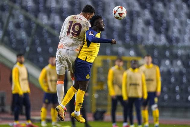 2024-11-07 R. Union Saint-Gilloise v AS Roma - UEFA Europa League 2024 25 League Phase MD4 BRUSSELS, BELGIUM - NOVEMBER 7: Zeki Celik of AS Roma, Ousseynou Niang of R. Union Saint-Gilloise battle for the ball in the air during the UEFA Europa League 2024 25 League Phase MD4 match between R. Union Saint-Gilloise and AS Roma at King Baudouin Stadium on November 7, 2024 in Brussels, Belgium. (Photo by Joris Verwijst BSR Agency) Brussels Belgium Content not available for redistribution in The Netherlands directly or indirectly through any third parties. Copyright: xBSRxAgencyx