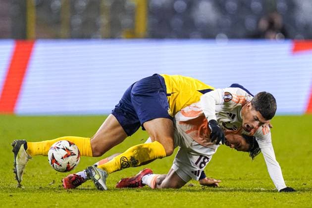 2024-11-07 R. Union Saint-Gilloise v AS Roma - UEFA Europa League 2024 25 League Phase MD4 BRUSSELS, BELGIUM - NOVEMBER 7: Matias Soule of AS Roma, Koki Machida of R. Union Saint-Gilloise battle for the ball on the ground during the UEFA Europa League 2024 25 League Phase MD4 match between R. Union Saint-Gilloise and AS Roma at King Baudouin Stadium on November 7, 2024 in Brussels, Belgium. (Photo by Joris Verwijst BSR Agency) Brussels Belgium Content not available for redistribution in The Netherlands directly or indirectly through any third parties. Copyright: xBSRxAgencyx