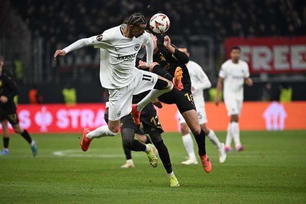 07 11 2024, xjhx, Football UEFA Europa League, Eintracht Frankfurt Slavia Prague emspor, v l Hugo Ekitike Eintracht Frankfurt Jan Boril SK Slavia Prague duel, action, action, battle for the ball UEFA REGULATIONS PROHIBIT ANY USE OF PHOTOGRAPHS as IMAGE SEQUENCES and or QUASI VIDEO Frankfurt am Main