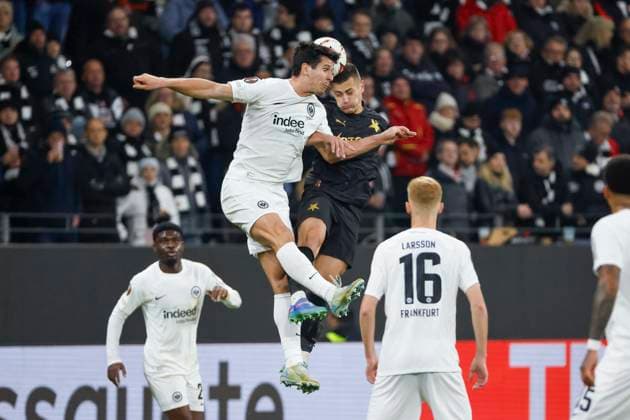 Igor Matanovic Eintracht Frankfurt, 09 and Tomas Holes Slavia Prague, 03 in a header duel , Football, UEFA Europa League, Matchday 4, 2024 2025, Eintracht Frankfurt vs Slavia Prague, 07 11 2024, Frankfurt Stadion, Frankfurt am Main, Germany Frankfurt am Main Frankfurt Stadion Hessen Germany Copyright: xGrantxHubbsx