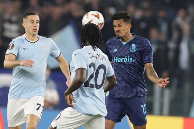 UEFA Europa League phase match day 4 SS Lazio vs FC Porto Porto™s Brazilian forward Galeno controls the ball during UEFA Europa League phase match day 4 match between SS Lazio vs FC Porto at Olimpico stadium on November 07, 2024 in Rome, Italy. ABPH8816 Copyright: xAntonioxBalascox