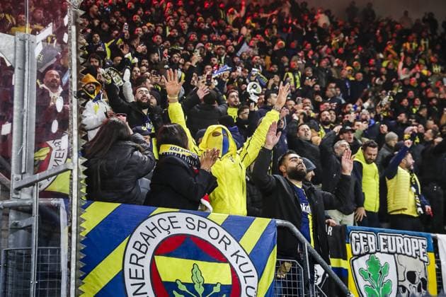 ALKMAAR - 07-11-2024, AFAS Stadium. UEFA Europa League, season 2024 2025 during the match AZ - Fenerbahce. Fenerbahce fans AZ - Fenerbahce  x26690135x Copyright: