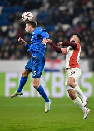 Header duel duel action Arthur Chaves TSG 1899 Hoffenheim 35 vs Georges Mikautadze Olympique Lyon Lyonnais OL 69 TSG 1899 Hoffenheim vs Olympique Lyonnais Lyon 07 11 2024 DFL REGULATIONS PROHIBIT ANY USE OF PHOTOGRAPHS AS IMAGE SEQUENCES AND OR QUASI VIDEO TSG 1899 Hoffenheim vs Olympique Lyonnais Lyon