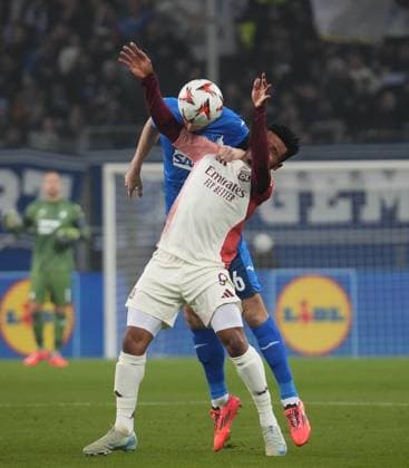 07 11 2024, PreZero Arena, Sinsheim, Europa League, TSG 1899 Hoffenheim vs Olympique Lyon , in the picture Gift Orban Lyon , Anton Stach Hoffenheim Photo by Hasan Bratic DeFodi Images not used in POL SRB CRO FRA GBR NED ITA USA Defodi 506 20241107 hbr 1406 Defodi-506 not used in POL SRB CRO FRA GBR NED ITA USA