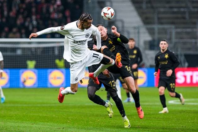 Hugo Ekitike Eintracht Frankfurt, 11 in duel with Jan Boril SK Slavia Prague 18 , GER, Eintracht Frankfurt vs SK Slavia Prague, Football, UEFA Europa League, Matchday 4, Season 2024 25, 07 11 2024 GER, Eintracht Frankfurt vs SK Slavia Prague, Football, UEFA Europa League, Matchday 4, Season 2024 25, 07 11 2024 Frankfurt am Main Copyright: xEibner-Pressefoto FlorianxWieganx EP_FWD