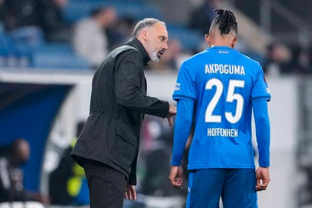 v li Pellegrino Matarazzo Rino, Coach, Head Coach, Hoffenheim , Kevin Akpoguma Hoffenheim, 25 , in conversation, Discussion on the pitch, Action, Action, Match scene, 07 11 2024, Sinsheim Germany , Football, UEFA Europa League, Group stage, TSG 1899 Hoffenheim Olympique Lyon, REGULATIONS PROHIBIT ANY USE OF PHOTOGRAPHS AS IMAGE SEQUENCES AND OR QUASI VIDEO xozx