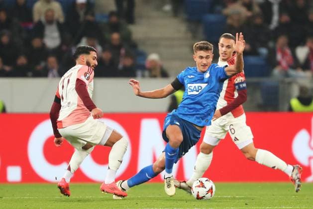 07 11 2024, xtvx, Football UEFA Europa League, TSG 1899 Hoffenheim Olympique Lyon emspor, v l Zweikampf, Duell, duel, tackle, compete Said Benrahma Olympique Lyon Tom Bischof TSG 1899 Hoffenheim DFL DFB REGULATIONS PROHIBIT ANY USE OF PHOTOGRAPHS as IMAGE SEQUENCES and or QUASI VIDEO Sinsheim