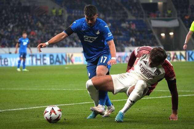 07 11 2024, PreZero Arena, Sinsheim, Europa League, TSG 1899 Hoffenheim vs Olympique Lyon , in the picture Tanner Tessmann Lyon , Umut Tohumcu Hoffenheim Photo by Hasan Bratic DeFodi Images not used in POL SRB CRO FRA GBR NED ITA USA Defodi 506 20241107 hbr 1710 Defodi-506 not used in POL SRB CRO FRA GBR NED ITA USA