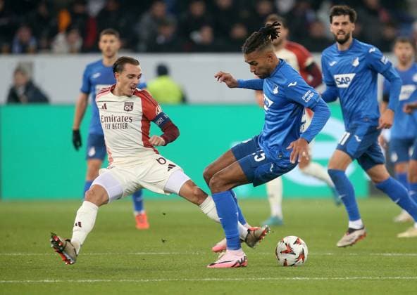 V li Maxence Caqueret Lyon , Kevin Akpoguma Hoffenheim Sport Soccer Europa League Season 24 25 TSG 1899 Hoffenheim Olympique Lyon , Matchday 2, 07 11 2024