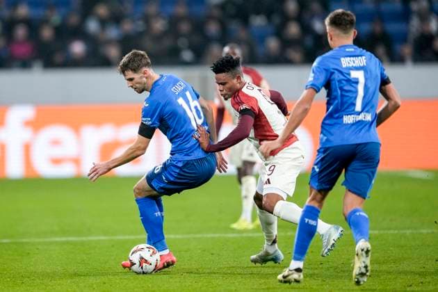 v li Anton Stach Hoffenheim, 16 , Gift Orban OL, 9 , Tom Bischof Hoffenheim, 7 , duel, duel, duel, tackle, tackling, dynamics, action, action, 07 11 2024, Sinsheim Germany , Football, UEFA Europa League, Group stage, TSG 1899 Hoffenheim Olympique Lyon, REGULATIONS PROHIBIT ANY USE OF PHOTOGRAPHS AS IMAGE SEQUENCES AND OR QUASI VIDEO xozx