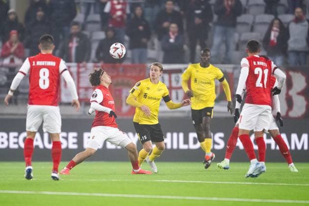241107 Ismael Gharbi of Braga and Simon Hedlund of Elfsborg during the Europa League match between Elfsborg and Braga on November 7, 2024 in Boras Photo Jörgen Jarnberger BILDBYRAN COP 112 JJ0415 fotboll football soccer fotball uefa europa league europa league elfsborg braga bbeng  Copyright: JÖRGENxJARNBERGER BB241107JJ076