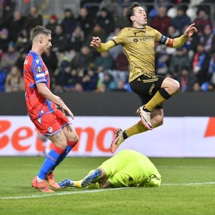 L-R Jan Paluska and goalkeeper Martin Jedlicka (Plzen) and Mikel Oyarzabal (San Sebastian) in action during the Europa League 4th round match Viktoria Plzen vs Real Sociedad San Sebastian in Pilsen, Czech Republic, November 7, 2024. (CTKxPhoto MiroslavxChaloupka) CTKPhotoP2024110709556  CTKPhotoP2024110709556