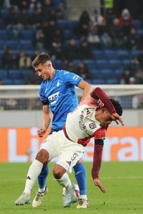 07 11 2024, xtvx, Football UEFA Europa League, TSG 1899 Hoffenheim Olympique Lyon emspor, v l Zweikampf, Duell, duel, tackle, compete Gift Orban Olympique Lyon h7 DFL DFB REGULATIONS PROHIBIT ANY USE OF PHOTOGRAPHS as IMAGE SEQUENCES and or QUASI VIDEO Sinsheim