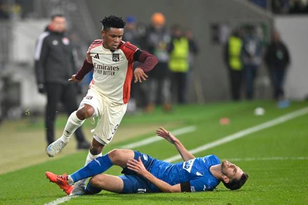Duel, action Gift Orban Olympique Lyon Lyonnais OL 09 vs Anton Stach TSG 1899 Hoffenheim 16 on the ground Foul TSG 1899 Hoffenheim vs Olympique Lyonnais Lyon 07 11 2024 DFL REGULATIONS PROHIBIT ANY USE OF PHOTOGRAPHS AS IMAGE SEQUENCES AND OR QUASI VIDEO TSG 1899 Hoffenheim vs Olympique Lyonnais Lyon