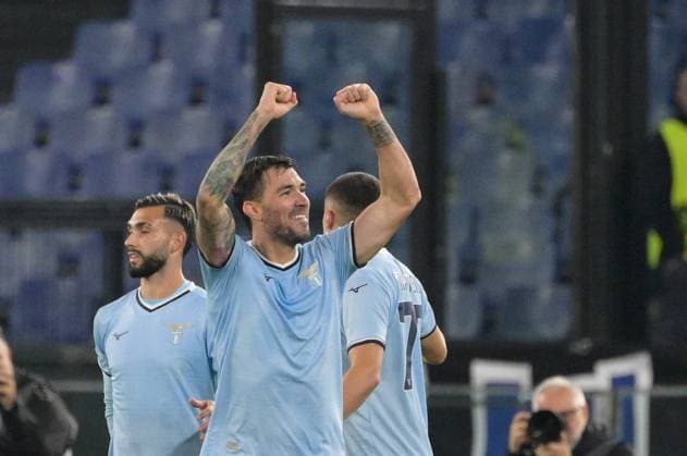 LazioÃ¢ÂÄÂ™s Alessio Romagnoli celebrates after scoring the goal 1-0 during the UEFA Europa League 2024-2025 football match between SS Lazio and FC Porto at the Olympic Stadium in Rome on November 07, 2024.  Copyright: xFabrizioxCorradetti IPAxSportx x xx IPA_51355771 IPA_Agency_IPA51355771