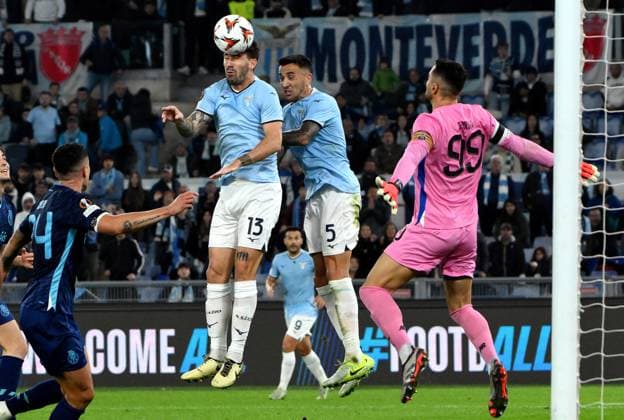 November 7, 2024, Roma, ITALY: SS Lazio s Alessio Romagnoli (2-L) scores the 1-0 goal during the UEFA Europa League soccer match between SS Lazio and FC Porto at the Olimpico stadium in Rome, Italy, 07 November 2024. ANSA ETTORE FERRARI UEFA Europe League - Lazio vs Porto  - ZUMAa110 20241107_zaf_a110_034 Copyright: xEttorexFerrarix