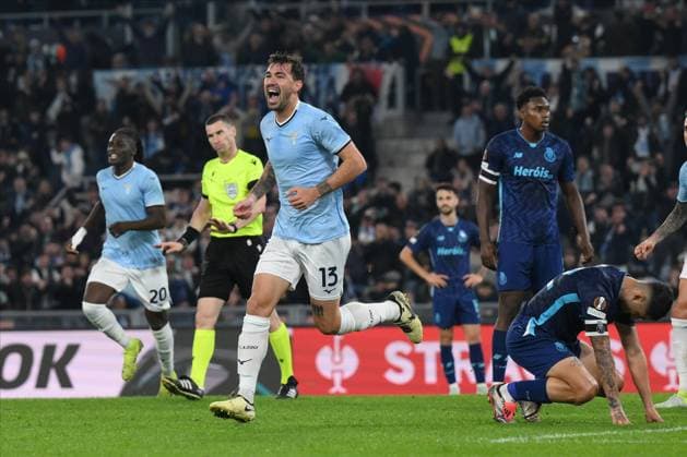 Foto IPP Luciano Adriani Roma 07 11 2024 UEFA Europa League 2024 2025 Lazio vs Porto Nella foto: Alessio Romagnoli esulta dopo il gol di testa Italy Photo Press - World Copyright Roma italy  Copyright: xR4924_italyphotopressx