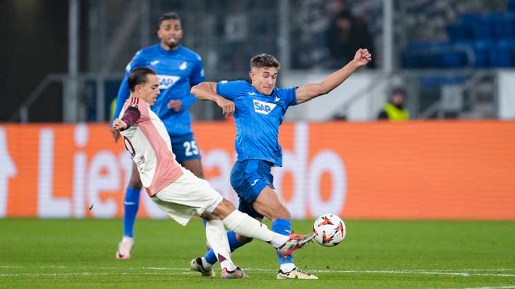 v li Maxence Caqueret OL, 6 , Tom Bischof Hoffenheim, 7 , duel, duel, tackle, tackling, dynamics, action, action, 07 11 2024, Sinsheim Germany , football, UEFA Europa League, group stage, TSG 1899 Hoffenheim Olympique Lyon, REGULATIONS PROHIBIT ANY USE OF PHOTOGRAPHS AS IMAGE SEQUENCES AND OR QUASI VIDEO xozx